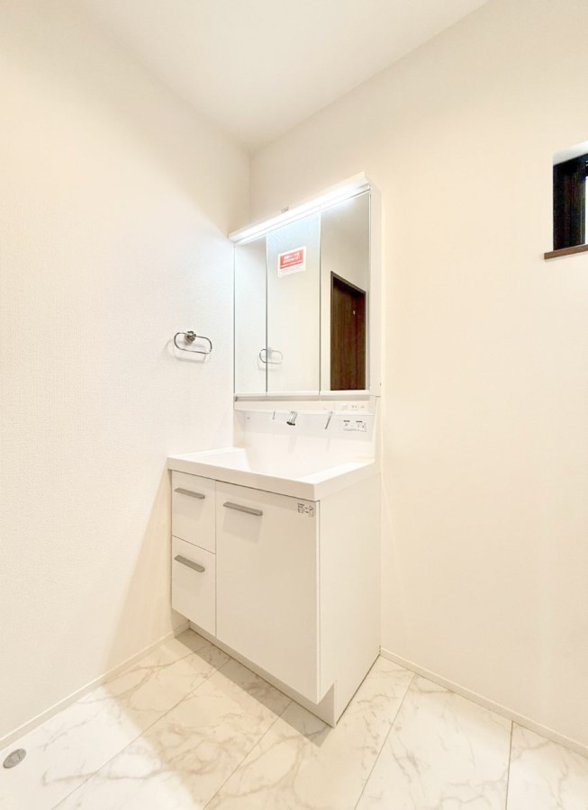 ʑEʏ Ƒ݂Ȃg₷zuł