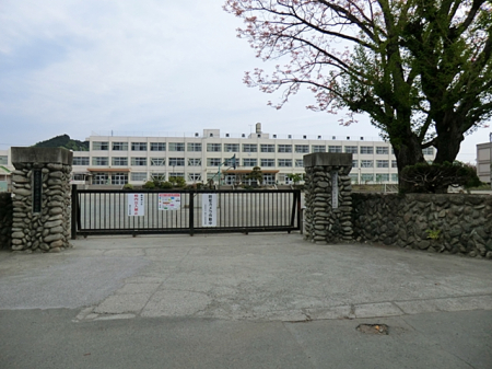 周辺環境 小学校 700m あきる野市立増戸小学校