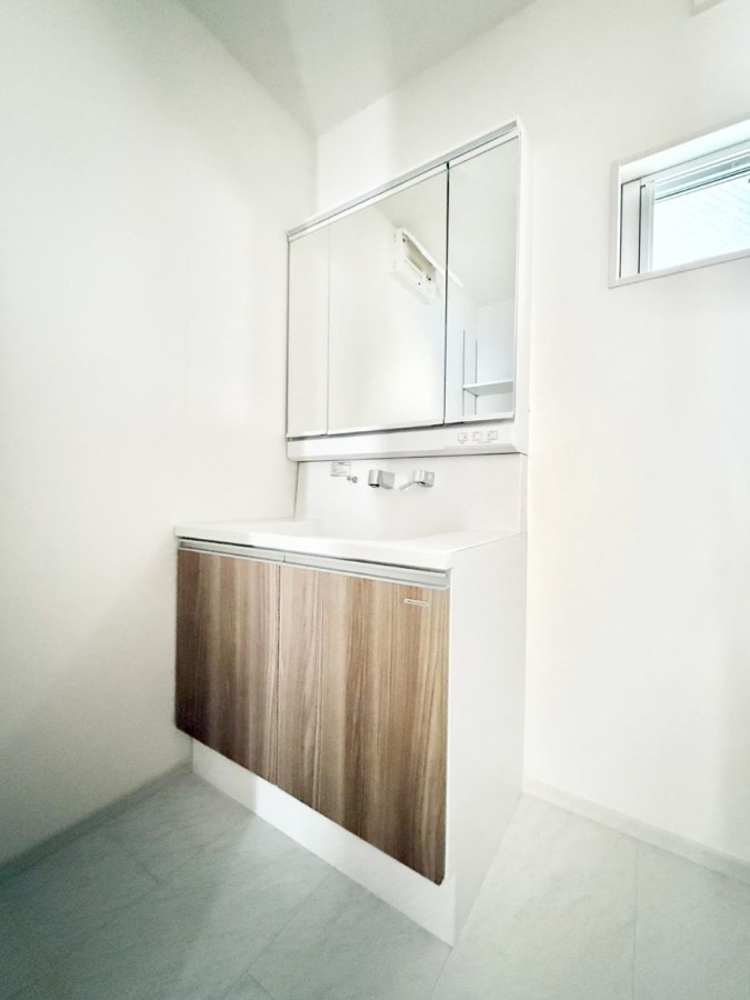 ʑEʏ 邢ʏ͖̎yłႢł