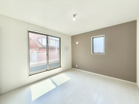 その他内観 内装■落ち着いた色合いのお部屋で穏やかな時間を楽しめます