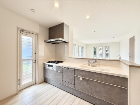 Lb` ƑƂȂAR~jP[V̏