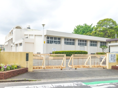 周辺環境 中学校 1700m 横浜市立港南中学校