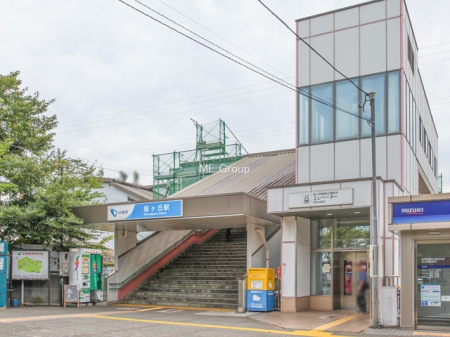 周辺環境 駅 2100m 相鉄線「瀬谷」駅