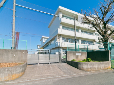 周辺環境 中学校 620m 横浜市立上飯田中学校