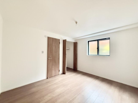 その他内観 内装■落ち着いた色合いのお部屋で穏やかな時間を楽しめます