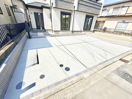  外観■毎日の駐車が快適に