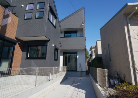 現地外観写真 外観■暮らしを彩る充実した設備仕様が備わった住まい