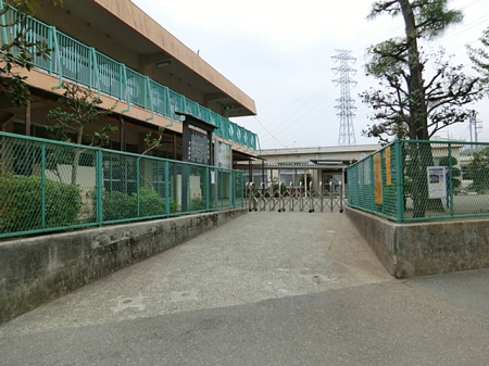 周辺環境 幼稚園・保育園 420m 秦野市立西幼稚園