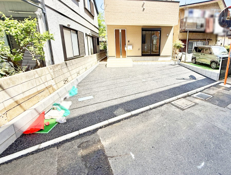  外観■自宅にカースペースがあると助かります