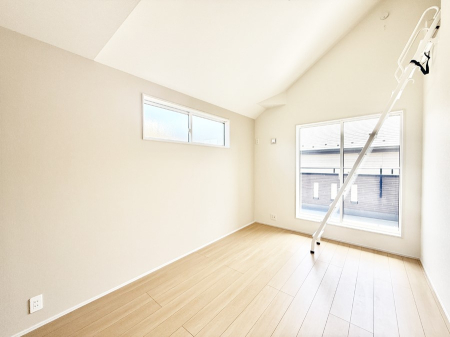 寝室 内装■家具をうまく配置すれば広々とした空間を使い動きやすく、リラックスした時間が過ごせます