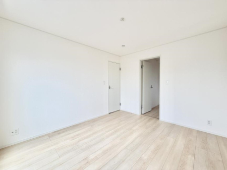 その他内観 内装■落ち着いた色合いのお部屋で穏やかな時間を楽しめます