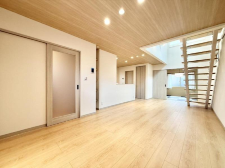 ���r���O �����������݂̂���Ɩ����S�n�悢�A���났�̃��r���O