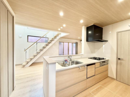 �L�b�`�� �����������������Ԃ����܂��A�Ί炠�ӂ��L�b�`��