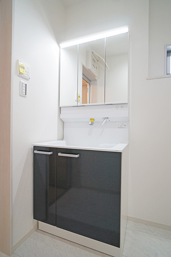 ʑEʏ Ƒ݂Ȃg₷zuł