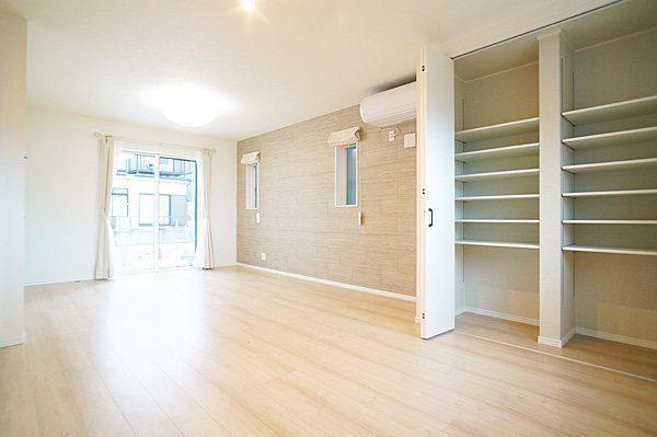 ���r���O ���������̔z�u��ʋC���̗ǂ��݌v�ŕ����̋�C�������炸�A��ɐV�N�ȋ�C������܂�