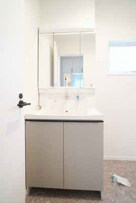 ���ʑ�E���ʏ� ���������S�n�̂����A���z�̃��r���O