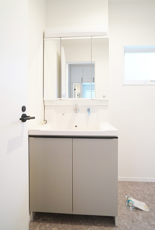 ���ʑ�E���ʏ� ���������S�n�̂����A���z�̃��r���O