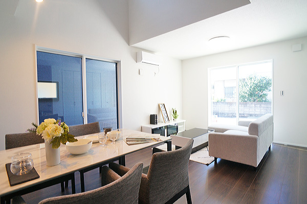 rO 났ƏΊ炪W܂AS܂郊rO