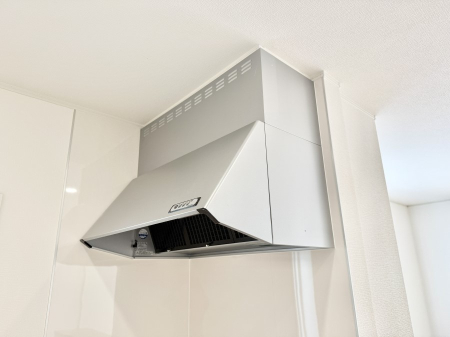 その他内観 調理時の蒸気や匂いが換気扇に誘導され、効率的に排煙ができます。   