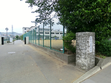 周辺環境 中学校 1200m 秦野市立西中学校