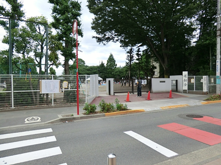 周辺環境 小学校 100m 府中市立本宿小学校