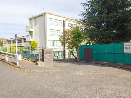 周辺環境 中学校 1040m 町田市立薬師中学校