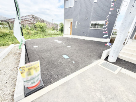  外観■自宅にカースペースがあると助かります