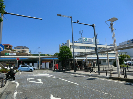 周辺環境 駅 2240m JR横須賀線「逗子」駅