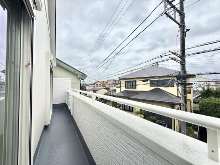 バルコニー 内装■ 季節の移ろいを感じられる開放的な空間です