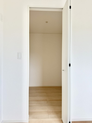 収納 内装■季節の洋服も、思い出の小物もすっきり収納できるウォークインクローゼット付  