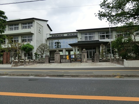 周辺環境 小学校 1500m 秦野市立本町小学校