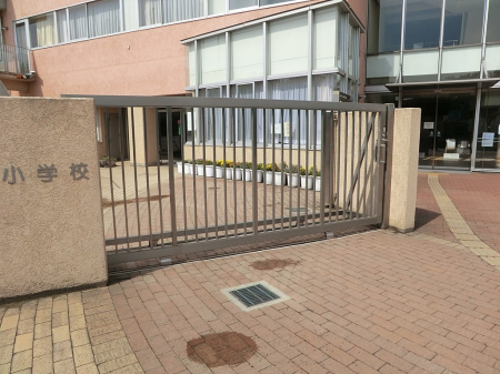 周辺環境 小学校 700m 調布市立調和小学校