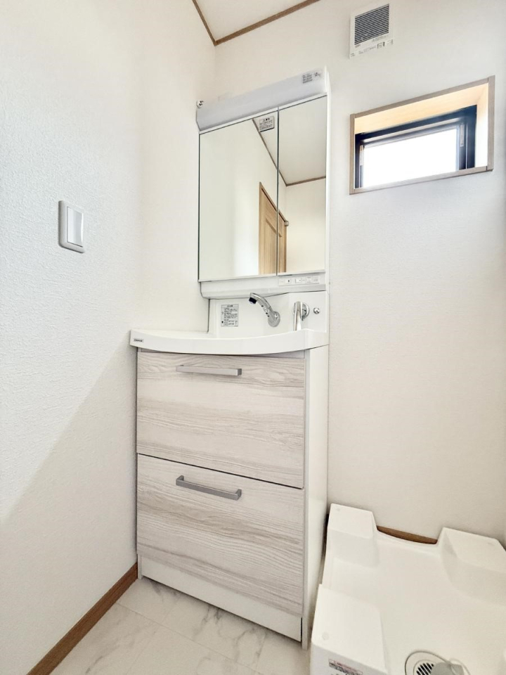 ʑEʏ Ƒ݂Ȃg₷zuł