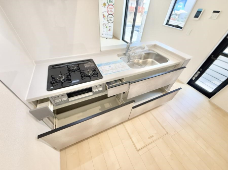 キッチン 内装■家族の絆を深める、温もりのあるキッチン