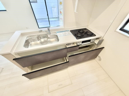 キッチン 内装■シンプルで機能的、毎日使いやすいキッチン