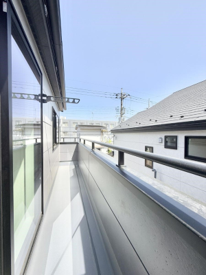 バルコニー 内装■ 季節の移ろいを感じられる開放的な空間です