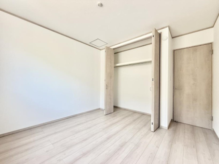 その他内観 内装■落ち着いた色合いのお部屋で穏やかな時間を楽しめます