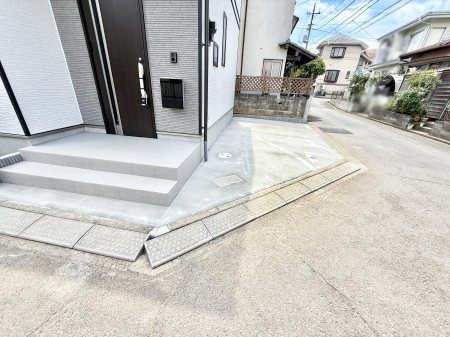  外観■自宅にカースペースがあると助かります