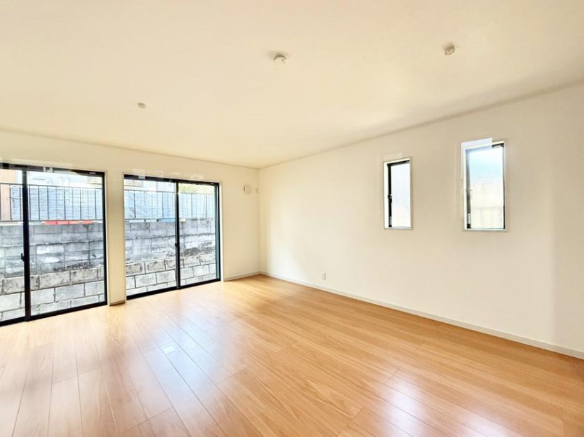 ���r���O ����