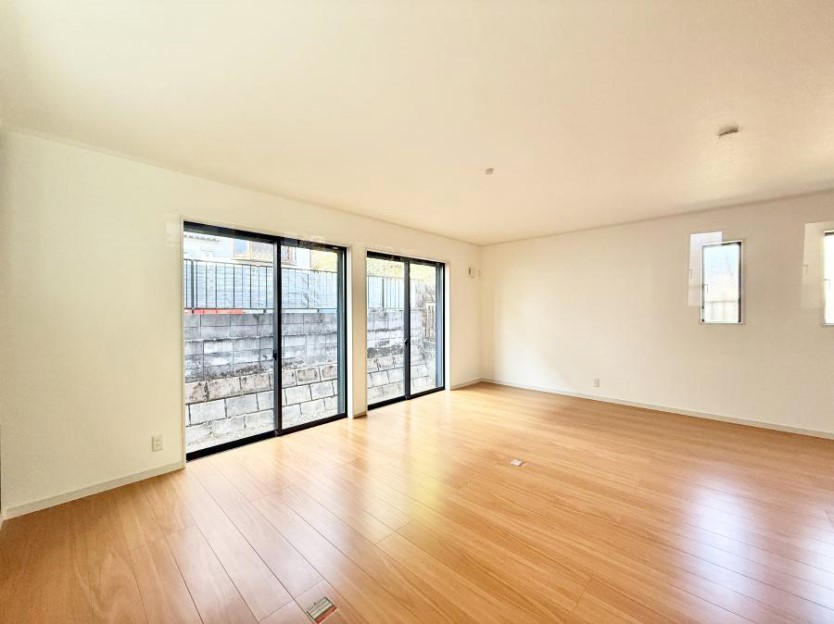 ���r���O ����