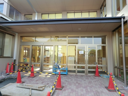 周辺環境 幼稚園・保育園 800m 西砂保育園