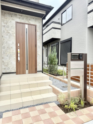 玄関 外観■ 家族とゲストをやさしく迎える、心温まる玄関