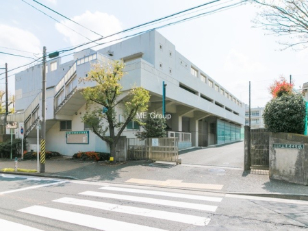 周辺環境 中学校 1370m 横浜市立岩崎中学校