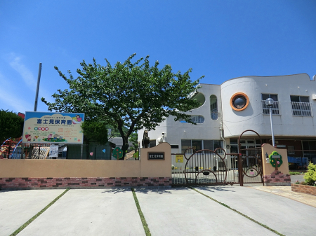 周辺環境 幼稚園・保育園 501m 富士見保育園