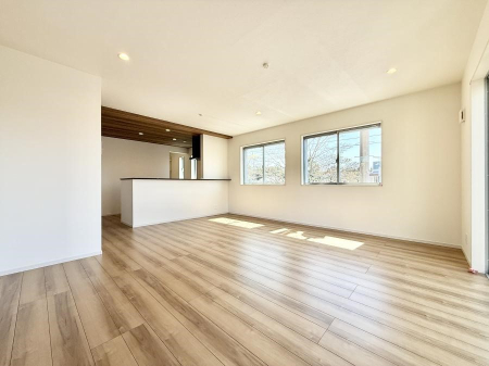 ���r���O ����