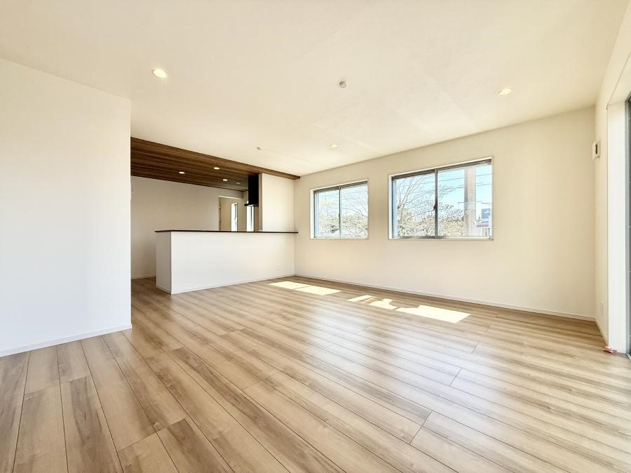 ���r���O ����