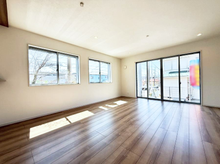 ���r���O ����