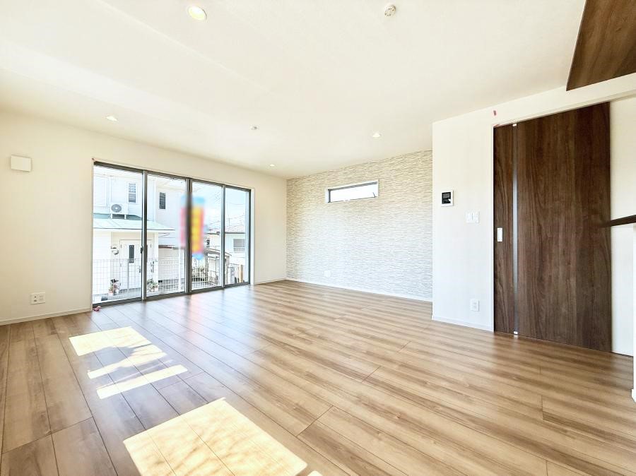 ���r���O ����