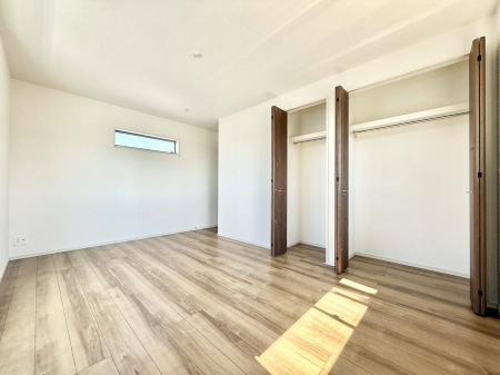 �Q�� ����