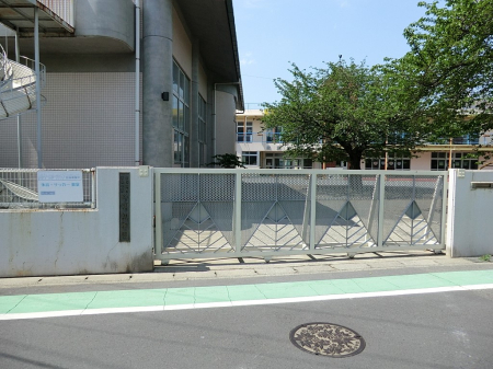 周辺環境 幼稚園・保育園 2300m 学校法人生蘭学園 綾瀬幼稚園